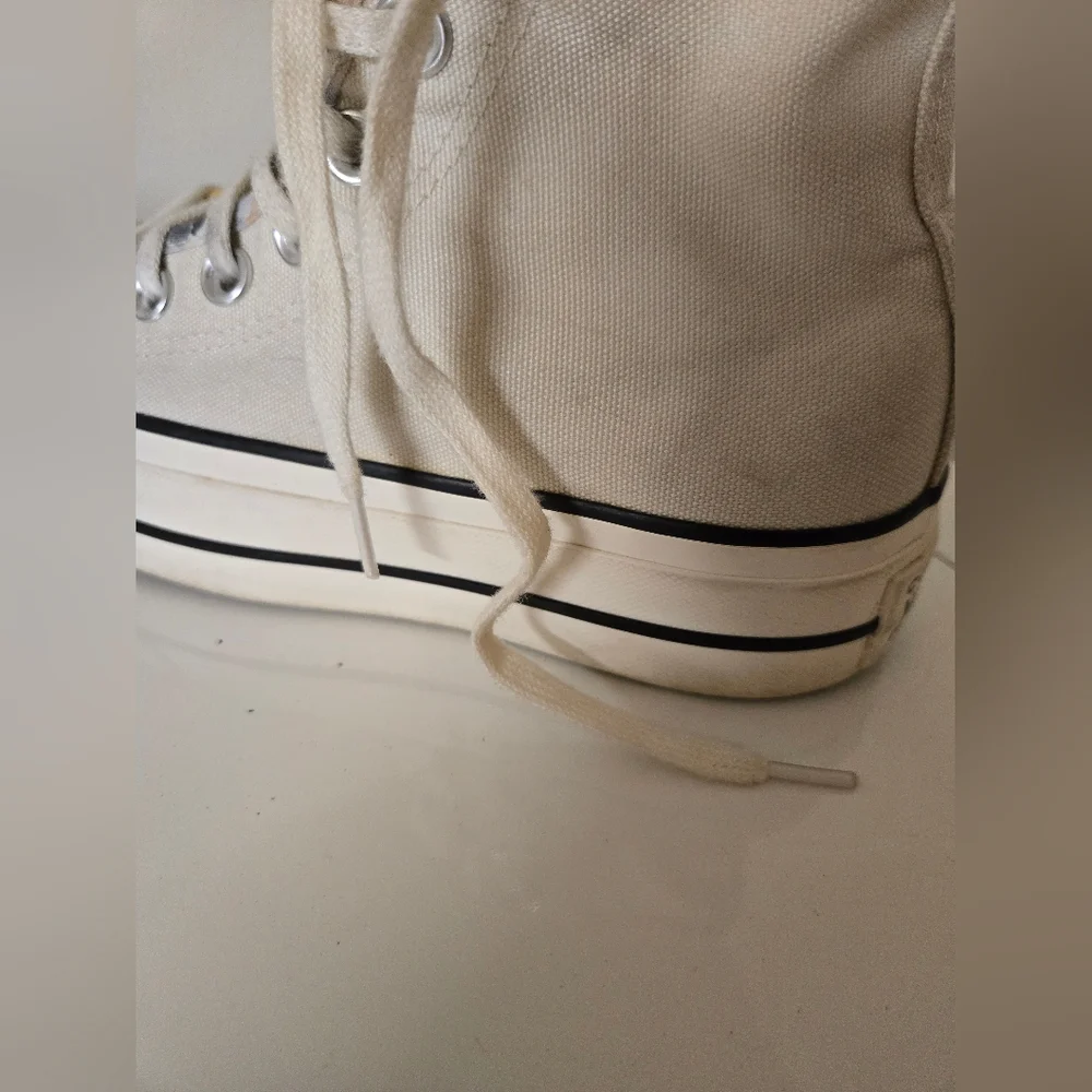 White Classic High-Top Canvas Sneakers With Floral Detail - Picture 6 of 8